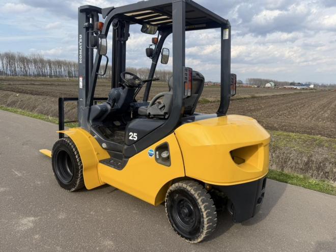 フォークリフト極上！コマツ FD25T-17 サイドシフト付き 2.5トンディーゼル ダブルタイヤ 3694アワー