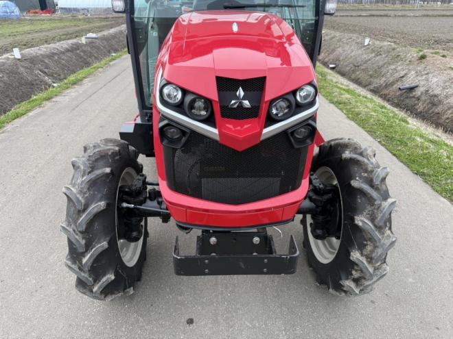 トラクター新車未使用車 三菱 GA552 55馬力  キャビン付き