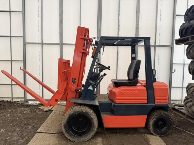 フォークリフトトヨタ 5FGL20 2トンガソリン ヒンジ付き  ダブルタイヤ