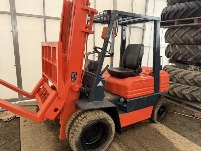 フォークリフトトヨタ 5FGL20 2トンガソリン ヒンジ付き  ダブルタイヤ