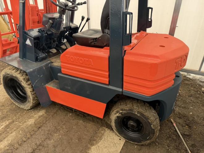 フォークリフトトヨタ 5FGL20 2トンガソリン ヒンジ付き  ダブルタイヤ