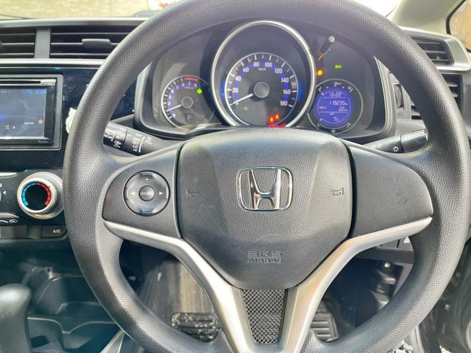 フィット13G Fパッケージ 4WD 5年保証 スマキー Bカメ 寒冷地仕様 禁煙 車検整備2年付 修復歴無