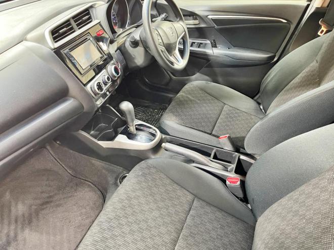 フィット13G Fパッケージ 4WD 5年保証 スマキー Bカメ 寒冷地仕様 禁煙 車検整備2年付 修復歴無