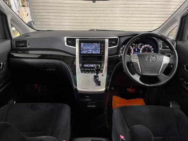 アルファード２４０Ｓ　プライムセレクションⅡ　タイプゴールド　禁煙車　ＷＡＫＯＳバリアスコーティング済　ＳＭＡＣＫブラポリ１６インチＡＷ　社外１６ＡＷ＋スタッドレスタイヤ付　両側パワースライドドア　パワーバックドア　純正ＨＤＤナビ（ワンセグ地デジ　ＤＶＤ再生）＋バックカメラ　前後コーナーセンサー　横滑り防止装置　ＨＩＤ　ＥＴＣ 　タイミングチェーン 4WD 2400 5Dr
