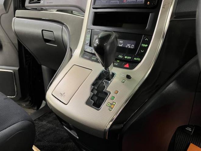 アルファード２４０Ｓ　プライムセレクションⅡ　タイプゴールド　禁煙車　ＷＡＫＯＳバリアスコーティング済　ＳＭＡＣＫブラポリ１６インチＡＷ　社外１６ＡＷ＋スタッドレスタイヤ付　両側パワースライドドア　パワーバックドア　純正ＨＤＤナビ（ワンセグ地デジ　ＤＶＤ再生）＋バックカメラ　前後コーナーセンサー　横滑り防止装置　ＨＩＤ　ＥＴＣ 　タイミングチェーン 4WD 2400 5Dr