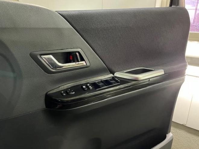 アルファード２４０Ｓ　プライムセレクションⅡ　タイプゴールド　禁煙車　ＷＡＫＯＳバリアスコーティング済　ＳＭＡＣＫブラポリ１６インチＡＷ　社外１６ＡＷ＋スタッドレスタイヤ付　両側パワースライドドア　パワーバックドア　純正ＨＤＤナビ（ワンセグ地デジ　ＤＶＤ再生）＋バックカメラ　前後コーナーセンサー　横滑り防止装置　ＨＩＤ　ＥＴＣ 　タイミングチェーン 4WD 2400 5Dr