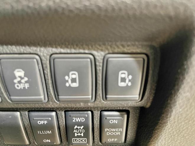 エルグランド2.5ライダー 4WD 5年保証 スマキー 両側パワスラ ナビTV Bカメ 寒冷地仕様 禁煙 修復歴無