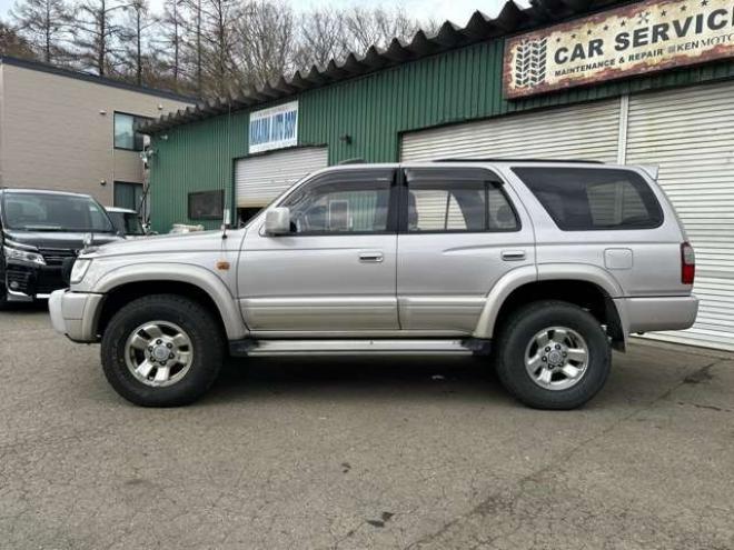 ハイラックスサーフ3.0 SSR-X ワイドボディ アクティブパッケージ装着車III ディーゼルターボ 4WD　サンルーフ/サイドステップ/純正アルミ 3000