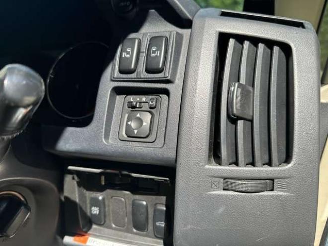 デリカD：5 2.4 G プレミアム 4WD　純正ナビ/両側パワスラ/オートステップ 2400