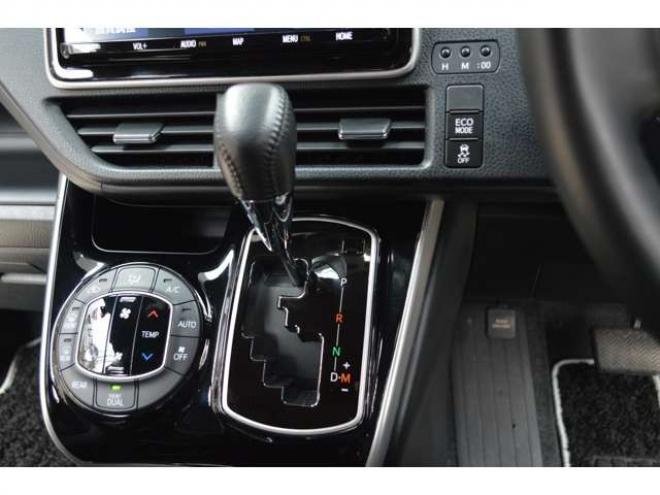 ヴォクシー2.0 ZS 煌III 4WD　1オーナー車セーフティセンス9インチナビTV 2000
