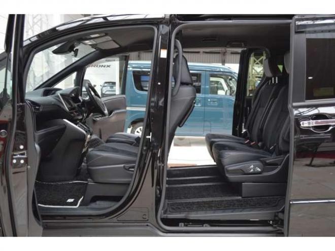 ヴォクシー2.0 ZS 煌III 4WD　1オーナー車セーフティセンス9インチナビTV 2000