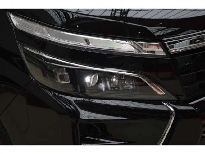 ヴォクシー2.0 ZS 煌III 4WD　1オーナー車セーフティセンス9インチナビTV 2000