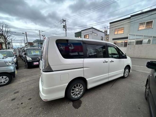 セレナ2.0 ハイウェイスター Vセレクション 4WD　パワースライドドア　フルセグTV 2000