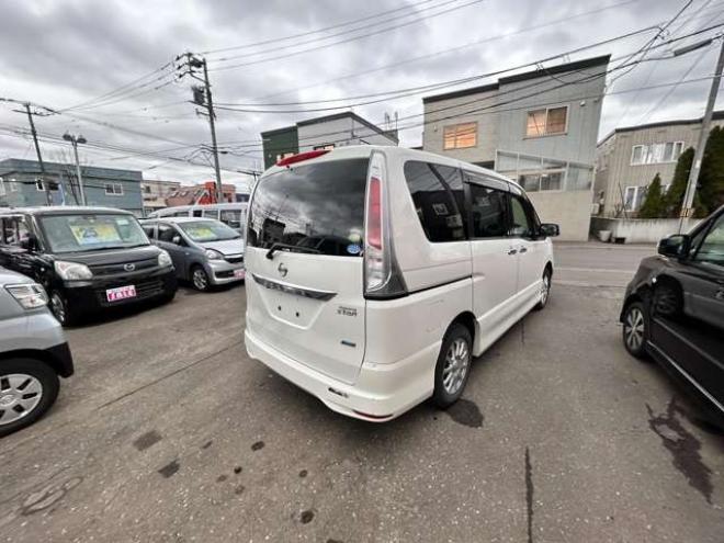 セレナ2.0 ハイウェイスター Vセレクション 4WD　パワースライドドア　フルセグTV 2000