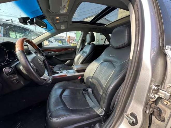 キャデラックCTSスポーツワゴン　3.0 プレミアム　パワーバックドア 正規輸入車 2WD 3000