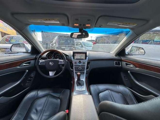 キャデラックCTSスポーツワゴン　3.0 プレミアム　パワーバックドア 正規輸入車 2WD 3000
