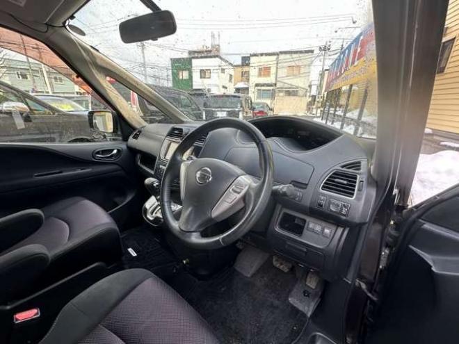 セレナ2.0 ハイウェイスター Vセレクション 4WD　両側ワンタッチオートスライドドア 2000