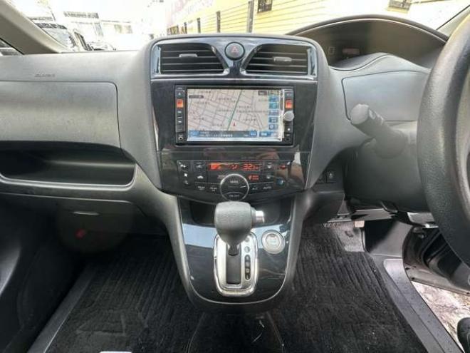 セレナ2.0 ハイウェイスター Vセレクション 4WD　両側ワンタッチオートスライドドア 2000