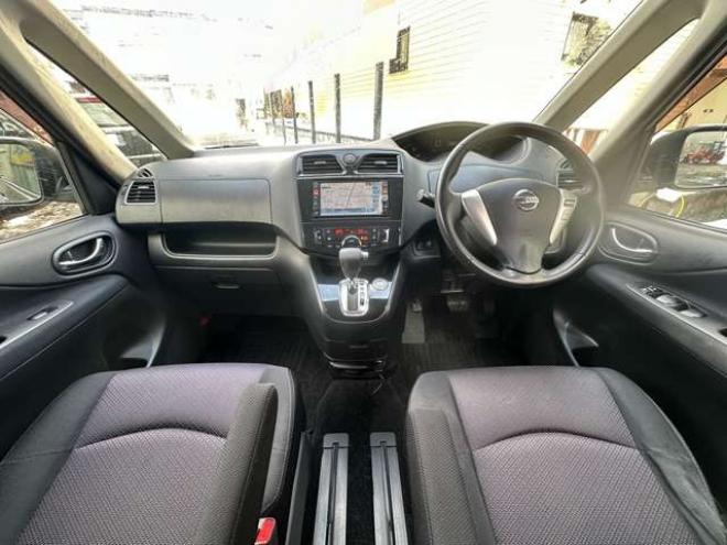 セレナ2.0 ハイウェイスター Vセレクション 4WD　両側ワンタッチオートスライドドア 2000