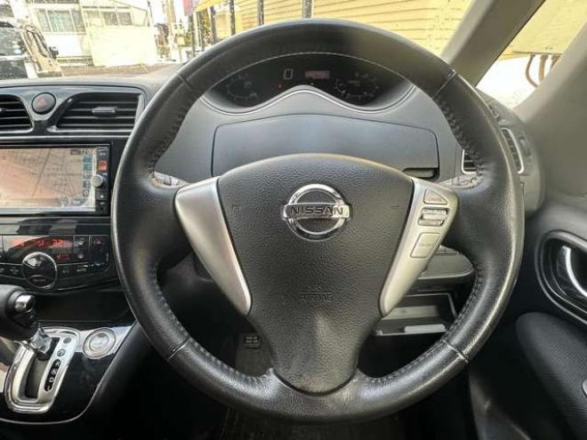 セレナ2.0 ハイウェイスター Vセレクション 4WD　両側ワンタッチオートスライドドア 2000