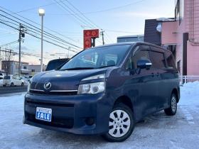 ヴォクシー　2.0 X 4WD　後期型　7人乗り　ナビバックモニターTV 2000