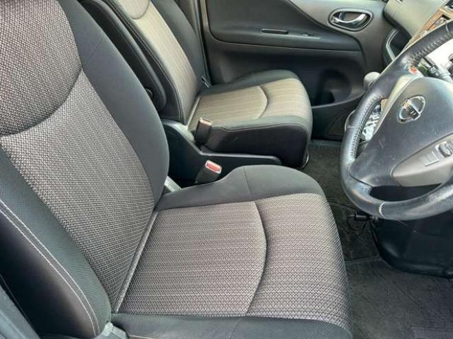 セレナ2.0 ハイウェイスター Vセレクション+Safety アドバンストセーフティ パッケージ 4WD　 2000