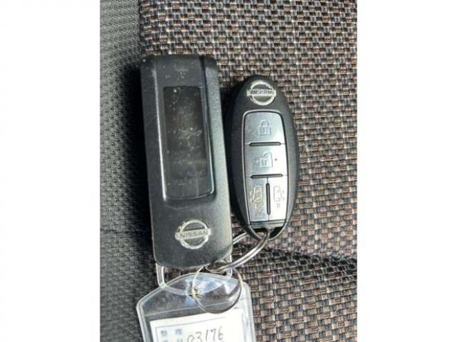 セレナ2.0 ハイウェイスター Vセレクション+Safety アドバンストセーフティ パッケージ 4WD　 2000