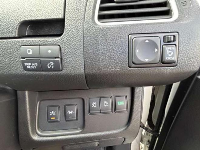 セレナ2.0 ハイウェイスター Vセレクション+Safety アドバンストセーフティ パッケージ 4WD　 2000