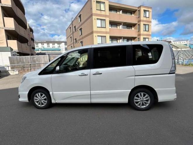 セレナ2.0 ハイウェイスター Vセレクション+Safety アドバンストセーフティ パッケージ 4WD　 2000
