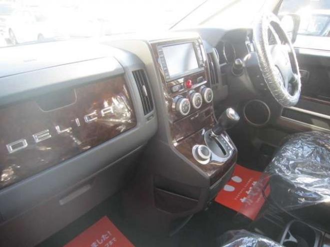 デリカD：5 2.4 エクシード II 4WD　パワスラドアナビTVスマートキー夏冬タイヤ 2400