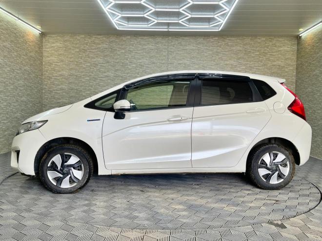 フィット1.5ハイブリッドLパッケージ 4WD 5年保証 スマキー ナビTV Bカメ 寒冷地仕様 禁煙 車検整備2年付