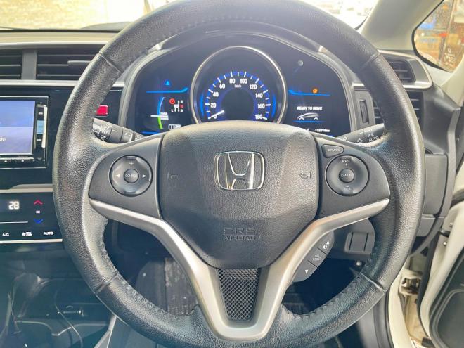 フィット1.5ハイブリッドLパッケージ 4WD 5年保証 スマキー ナビTV Bカメ 寒冷地仕様 禁煙 車検整備2年付