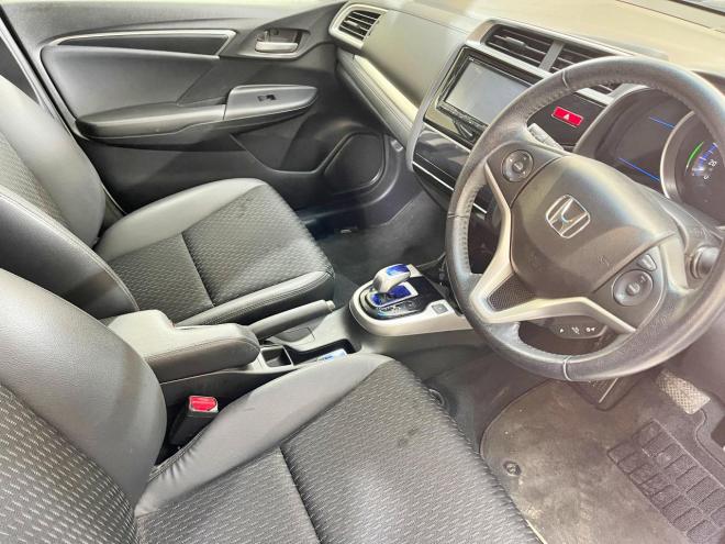 フィット1.5ハイブリッドLパッケージ 4WD 5年保証 スマキー ナビTV Bカメ 寒冷地仕様 禁煙 車検整備2年付