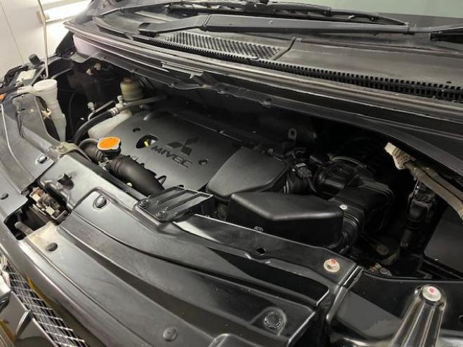 デリカＤ：５　Ｇプレミアム　本州仕入　禁煙車　寒冷地仕様　マッドクロス１６インチＡＷ＋新品ＴＯＹＯオープンカントリーホワイトレター　社外１６ＡＷ＋スタッドレスタイヤ付　新品ＪＡＯＳブラックマッドガード　両側パワースライドドア　パワーバックドア　純正ＨＤＤナビ（地デジ　ＤＶＤ再生　Ｂｌｕｅｔｏｏｔｈ）＋バックカメラ　純正リアフリップダウンモニター　クルーズコントロール　両席シートヒーター　パワーシート　スマートキー　パドルシフト　横滑り防止装置　盗難防止装置　リアヒーター　ＨＩＤ　ＥＴＣ 4WD 2400 5Dr