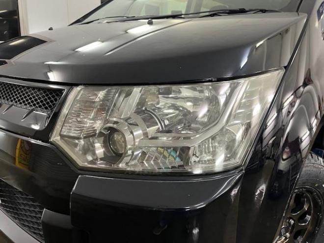 デリカＤ：５　Ｇプレミアム　本州仕入　禁煙車　寒冷地仕様　マッドクロス１６インチＡＷ＋新品ＴＯＹＯオープンカントリーホワイトレター　社外１６ＡＷ＋スタッドレスタイヤ付　新品ＪＡＯＳブラックマッドガード　両側パワースライドドア　パワーバックドア　純正ＨＤＤナビ（地デジ　ＤＶＤ再生　Ｂｌｕｅｔｏｏｔｈ）＋バックカメラ　純正リアフリップダウンモニター　クルーズコントロール　両席シートヒーター　パワーシート　スマートキー　パドルシフト　横滑り防止装置　盗難防止装置　リアヒーター　ＨＩＤ　ＥＴＣ 4WD 2400 5Dr