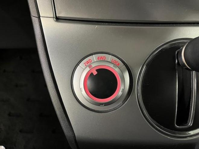 デリカＤ：５　Ｇプレミアム　本州仕入　禁煙車　寒冷地仕様　マッドクロス１６インチＡＷ＋新品ＴＯＹＯオープンカントリーホワイトレター　社外１６ＡＷ＋スタッドレスタイヤ付　新品ＪＡＯＳブラックマッドガード　両側パワースライドドア　パワーバックドア　純正ＨＤＤナビ（地デジ　ＤＶＤ再生　Ｂｌｕｅｔｏｏｔｈ）＋バックカメラ　純正リアフリップダウンモニター　クルーズコントロール　両席シートヒーター　パワーシート　スマートキー　パドルシフト　横滑り防止装置　盗難防止装置　リアヒーター　ＨＩＤ　ＥＴＣ 4WD 2400 5Dr
