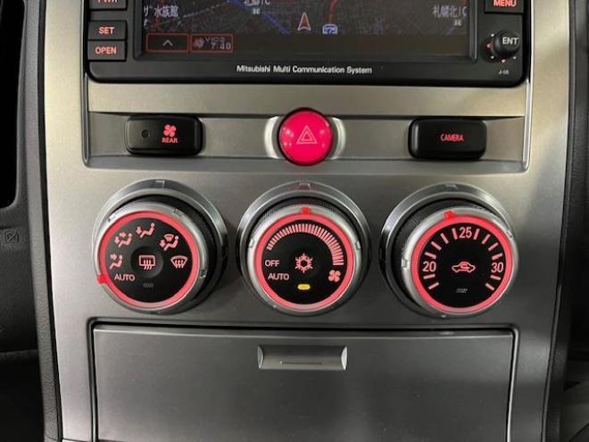デリカＤ：５　Ｇプレミアム　本州仕入　禁煙車　寒冷地仕様　マッドクロス１６インチＡＷ＋新品ＴＯＹＯオープンカントリーホワイトレター　社外１６ＡＷ＋スタッドレスタイヤ付　新品ＪＡＯＳブラックマッドガード　両側パワースライドドア　パワーバックドア　純正ＨＤＤナビ（地デジ　ＤＶＤ再生　Ｂｌｕｅｔｏｏｔｈ）＋バックカメラ　純正リアフリップダウンモニター　クルーズコントロール　両席シートヒーター　パワーシート　スマートキー　パドルシフト　横滑り防止装置　盗難防止装置　リアヒーター　ＨＩＤ　ＥＴＣ 4WD 2400 5Dr