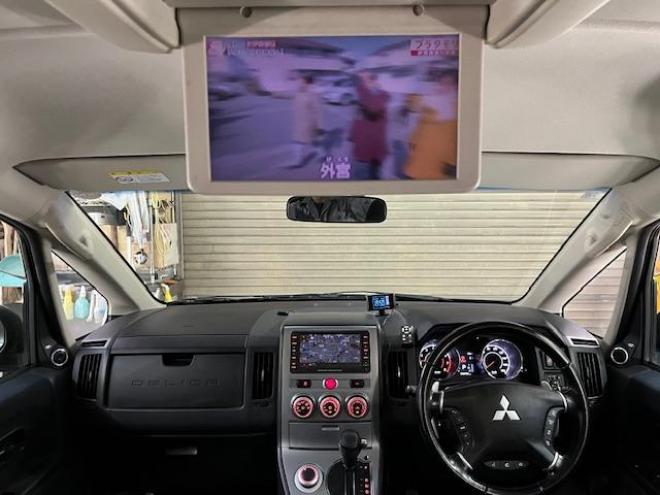 デリカＤ：５　Ｇプレミアム　本州仕入　禁煙車　寒冷地仕様　マッドクロス１６インチＡＷ＋新品ＴＯＹＯオープンカントリーホワイトレター　社外１６ＡＷ＋スタッドレスタイヤ付　新品ＪＡＯＳブラックマッドガード　両側パワースライドドア　パワーバックドア　純正ＨＤＤナビ（地デジ　ＤＶＤ再生　Ｂｌｕｅｔｏｏｔｈ）＋バックカメラ　純正リアフリップダウンモニター　クルーズコントロール　両席シートヒーター　パワーシート　スマートキー　パドルシフト　横滑り防止装置　盗難防止装置　リアヒーター　ＨＩＤ　ＥＴＣ 4WD 2400 5Dr
