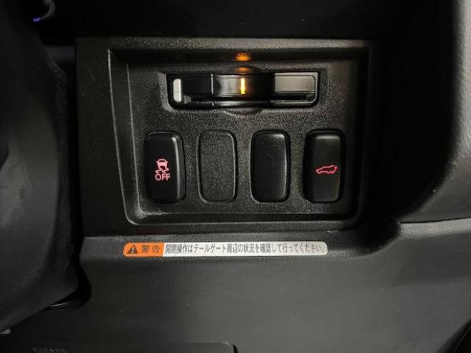 デリカＤ：５　Ｇプレミアム　本州仕入　禁煙車　寒冷地仕様　マッドクロス１６インチＡＷ＋新品ＴＯＹＯオープンカントリーホワイトレター　社外１６ＡＷ＋スタッドレスタイヤ付　新品ＪＡＯＳブラックマッドガード　両側パワースライドドア　パワーバックドア　純正ＨＤＤナビ（地デジ　ＤＶＤ再生　Ｂｌｕｅｔｏｏｔｈ）＋バックカメラ　純正リアフリップダウンモニター　クルーズコントロール　両席シートヒーター　パワーシート　スマートキー　パドルシフト　横滑り防止装置　盗難防止装置　リアヒーター　ＨＩＤ　ＥＴＣ 4WD 2400 5Dr