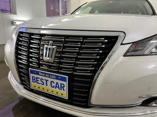 クラウンハイブリッドロイヤルサルーン　Ｆｏｕｒ　後期型　本州仕入　寒冷地仕様　禁煙車　ＷＡＫＯＳバリアスコーティング済　社外１９インチＡＷ＋新品夏タイヤ　社外１６ＡＷ＋スタッドレスタイヤ付　純正ナビ（フルセグ地デジ　ＤＶＤ再生　Ｂｌｕｅｔｏｏｔｈ対応）＋バックカメラ＋全方位カメラ　プリクラッシュセーフティ　レーダークルーズコントロール　純正ドライブレコーダー　フロントガラス熱線　ステアリングヒーター　ミラーヒーター　両席パワーシート　タイミングチェーン車　純正ＬＥＤヘッドライト＆フォグ　横滑り防止装置　ＥＴＣ 4WD 250
