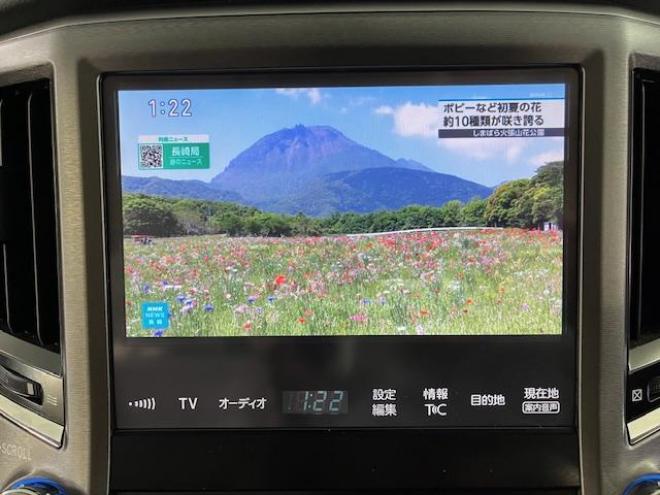 クラウンハイブリッドロイヤルサルーン　Ｆｏｕｒ　後期型　本州仕入　寒冷地仕様　禁煙車　ＷＡＫＯＳバリアスコーティング済　社外１９インチＡＷ＋新品夏タイヤ　社外１６ＡＷ＋スタッドレスタイヤ付　純正ナビ（フルセグ地デジ　ＤＶＤ再生　Ｂｌｕｅｔｏｏｔｈ対応）＋バックカメラ＋全方位カメラ　プリクラッシュセーフティ　レーダークルーズコントロール　純正ドライブレコーダー　フロントガラス熱線　ステアリングヒーター　ミラーヒーター　両席パワーシート　タイミングチェーン車　純正ＬＥＤヘッドライト＆フォグ　横滑り防止装置　ＥＴＣ 4WD 250
