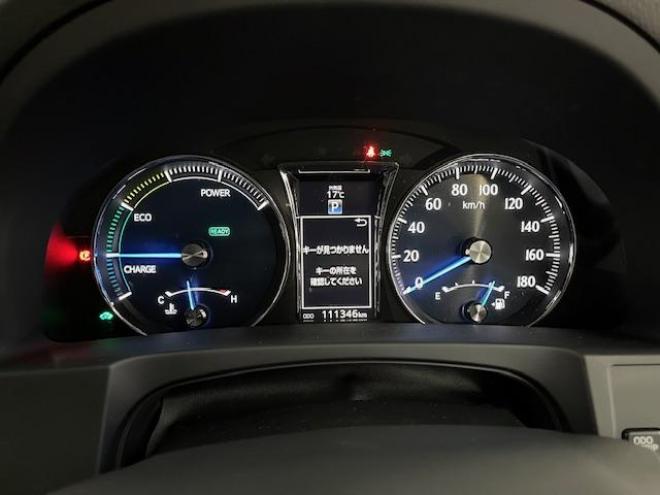クラウンハイブリッドロイヤルサルーン　Ｆｏｕｒ　後期型　本州仕入　寒冷地仕様　禁煙車　ＷＡＫＯＳバリアスコーティング済　社外１９インチＡＷ＋新品夏タイヤ　社外１６ＡＷ＋スタッドレスタイヤ付　純正ナビ（フルセグ地デジ　ＤＶＤ再生　Ｂｌｕｅｔｏｏｔｈ対応）＋バックカメラ＋全方位カメラ　プリクラッシュセーフティ　レーダークルーズコントロール　純正ドライブレコーダー　フロントガラス熱線　ステアリングヒーター　ミラーヒーター　両席パワーシート　タイミングチェーン車　純正ＬＥＤヘッドライト＆フォグ　横滑り防止装置　ＥＴＣ 4WD 250