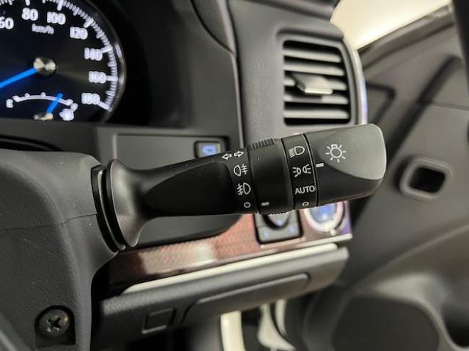 クラウンハイブリッドロイヤルサルーン　Ｆｏｕｒ　後期型　本州仕入　寒冷地仕様　禁煙車　ＷＡＫＯＳバリアスコーティング済　社外１９インチＡＷ＋新品夏タイヤ　社外１６ＡＷ＋スタッドレスタイヤ付　純正ナビ（フルセグ地デジ　ＤＶＤ再生　Ｂｌｕｅｔｏｏｔｈ対応）＋バックカメラ＋全方位カメラ　プリクラッシュセーフティ　レーダークルーズコントロール　純正ドライブレコーダー　フロントガラス熱線　ステアリングヒーター　ミラーヒーター　両席パワーシート　タイミングチェーン車　純正ＬＥＤヘッドライト＆フォグ　横滑り防止装置　ＥＴＣ 4WD 250