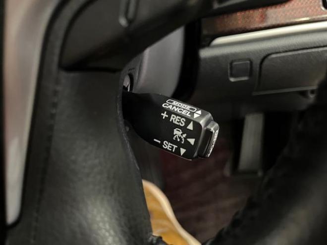 クラウンハイブリッドロイヤルサルーン　Ｆｏｕｒ　後期型　本州仕入　寒冷地仕様　禁煙車　ＷＡＫＯＳバリアスコーティング済　社外１９インチＡＷ＋新品夏タイヤ　社外１６ＡＷ＋スタッドレスタイヤ付　純正ナビ（フルセグ地デジ　ＤＶＤ再生　Ｂｌｕｅｔｏｏｔｈ対応）＋バックカメラ＋全方位カメラ　プリクラッシュセーフティ　レーダークルーズコントロール　純正ドライブレコーダー　フロントガラス熱線　ステアリングヒーター　ミラーヒーター　両席パワーシート　タイミングチェーン車　純正ＬＥＤヘッドライト＆フォグ　横滑り防止装置　ＥＴＣ 4WD 250