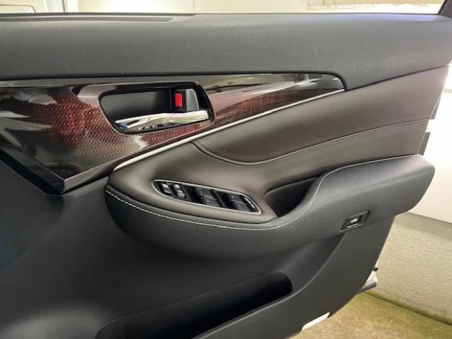 クラウンハイブリッドロイヤルサルーン　Ｆｏｕｒ　後期型　本州仕入　寒冷地仕様　禁煙車　ＷＡＫＯＳバリアスコーティング済　社外１９インチＡＷ＋新品夏タイヤ　社外１６ＡＷ＋スタッドレスタイヤ付　純正ナビ（フルセグ地デジ　ＤＶＤ再生　Ｂｌｕｅｔｏｏｔｈ対応）＋バックカメラ＋全方位カメラ　プリクラッシュセーフティ　レーダークルーズコントロール　純正ドライブレコーダー　フロントガラス熱線　ステアリングヒーター　ミラーヒーター　両席パワーシート　タイミングチェーン車　純正ＬＥＤヘッドライト＆フォグ　横滑り防止装置　ＥＴＣ 4WD 250