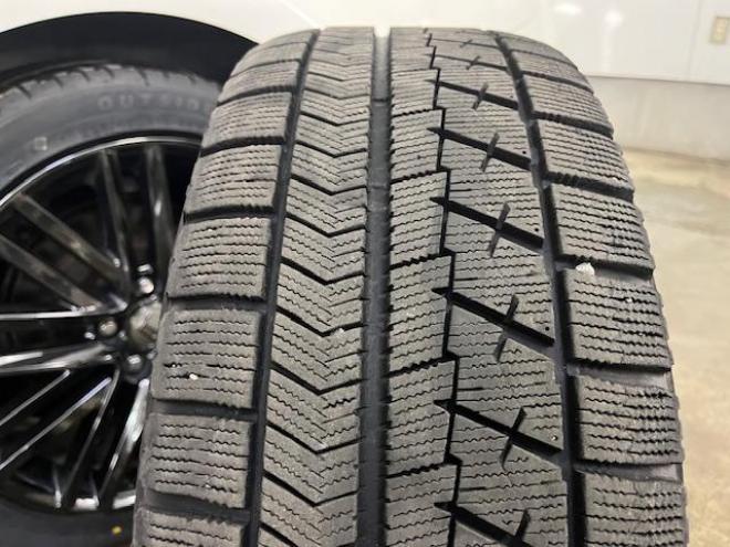クラウンハイブリッドアスリートＳ　ブラックスタイル　Ｆｏｕｒ　本州仕入　寒冷地仕様　禁煙車　ＷＡＫＯＳバリアスコーティング済　純正１８インチスパッタリングＡＷ＋新品夏タイヤ　社外１８ＡＷ＋スタッドレスタイヤ付　純正ＨＤＤナビ（フルセグ地デジ　ＤＶＤ再生　Ｂｌｕｅｔｏｏｔｈ対応）＋バックカメラ　プリクラッシュセーフティ　ＰＵＳＨスタート　スマートキー　クルーズコントロール　フロントガラス熱線　ステアリングヒーター　ミラーヒーター　両席パワーシート　タイミングチェーン車　ＨＩＤヘッドライト　横滑り防止装置　ＥＴＣ 4WD 250