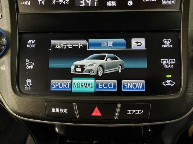 クラウンハイブリッドアスリートＳ　ブラックスタイル　Ｆｏｕｒ　本州仕入　寒冷地仕様　禁煙車　ＷＡＫＯＳバリアスコーティング済　純正１８インチスパッタリングＡＷ＋新品夏タイヤ　社外１８ＡＷ＋スタッドレスタイヤ付　純正ＨＤＤナビ（フルセグ地デジ　ＤＶＤ再生　Ｂｌｕｅｔｏｏｔｈ対応）＋バックカメラ　プリクラッシュセーフティ　ＰＵＳＨスタート　スマートキー　クルーズコントロール　フロントガラス熱線　ステアリングヒーター　ミラーヒーター　両席パワーシート　タイミングチェーン車　ＨＩＤヘッドライト　横滑り防止装置　ＥＴＣ 4WD 250