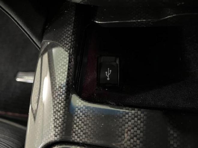 クラウンハイブリッドアスリートＳ　ブラックスタイル　Ｆｏｕｒ　本州仕入　寒冷地仕様　禁煙車　ＷＡＫＯＳバリアスコーティング済　純正１８インチスパッタリングＡＷ＋新品夏タイヤ　社外１８ＡＷ＋スタッドレスタイヤ付　純正ＨＤＤナビ（フルセグ地デジ　ＤＶＤ再生　Ｂｌｕｅｔｏｏｔｈ対応）＋バックカメラ　プリクラッシュセーフティ　ＰＵＳＨスタート　スマートキー　クルーズコントロール　フロントガラス熱線　ステアリングヒーター　ミラーヒーター　両席パワーシート　タイミングチェーン車　ＨＩＤヘッドライト　横滑り防止装置　ＥＴＣ 4WD 250