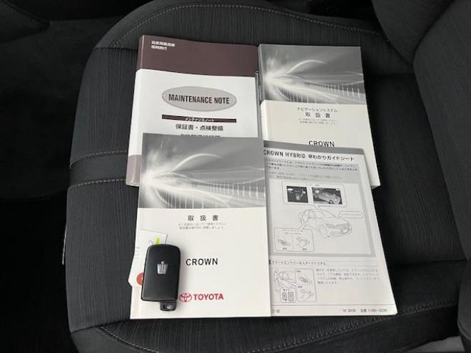 クラウンハイブリッドアスリートＳ　ブラックスタイル　Ｆｏｕｒ　本州仕入　寒冷地仕様　禁煙車　ＷＡＫＯＳバリアスコーティング済　純正１８インチスパッタリングＡＷ＋新品夏タイヤ　社外１８ＡＷ＋スタッドレスタイヤ付　純正ＨＤＤナビ（フルセグ地デジ　ＤＶＤ再生　Ｂｌｕｅｔｏｏｔｈ対応）＋バックカメラ　プリクラッシュセーフティ　ＰＵＳＨスタート　スマートキー　クルーズコントロール　フロントガラス熱線　ステアリングヒーター　ミラーヒーター　両席パワーシート　タイミングチェーン車　ＨＩＤヘッドライト　横滑り防止装置　ＥＴＣ 4WD 250