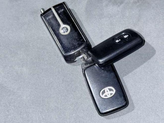 プリウス1.8 G ツーリングセレクション　下廻防錆ナビBカメEスタETC夏冬タイヤ 2WD 1800